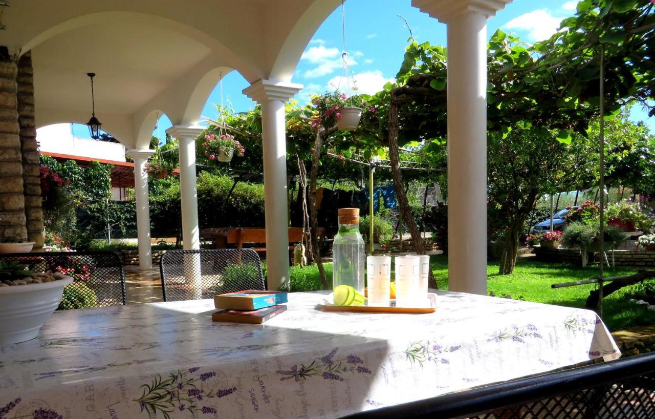 Beach Apartments Roza - The Garden Apartment บีโอกราดนาโมรู ภายนอก รูปภาพ