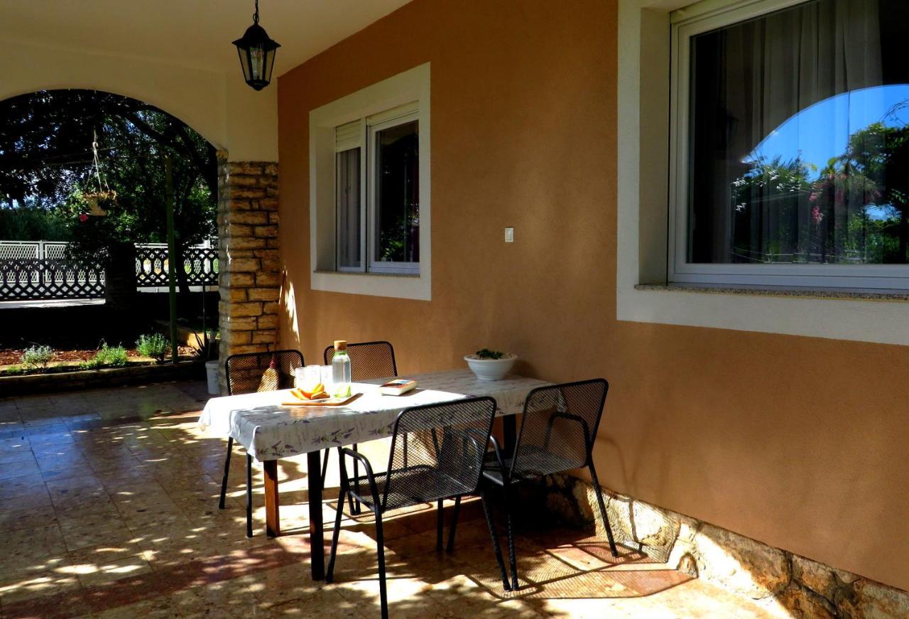 Beach Apartments Roza - The Garden Apartment บีโอกราดนาโมรู ภายนอก รูปภาพ