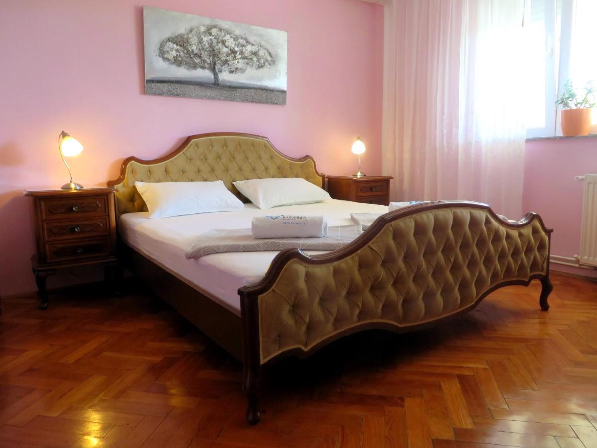 Beach Apartments Roza - The Garden Apartment บีโอกราดนาโมรู ภายนอก รูปภาพ