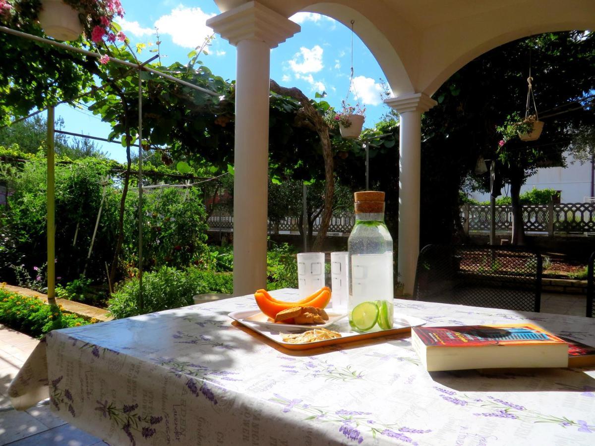 Beach Apartments Roza - The Garden Apartment บีโอกราดนาโมรู ภายนอก รูปภาพ