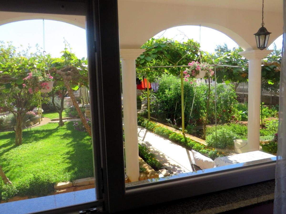 Beach Apartments Roza - The Garden Apartment บีโอกราดนาโมรู ภายนอก รูปภาพ